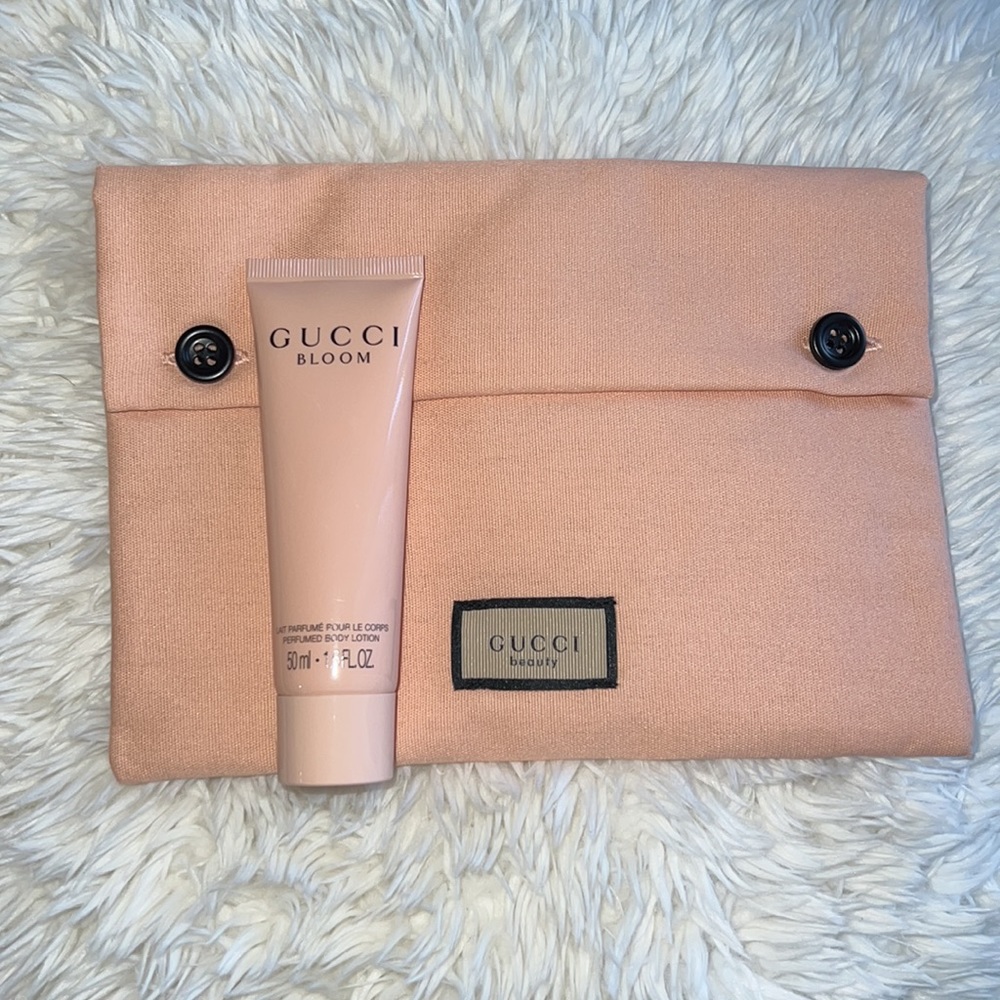🌺Gucci Pouch with Body Lotion🌺